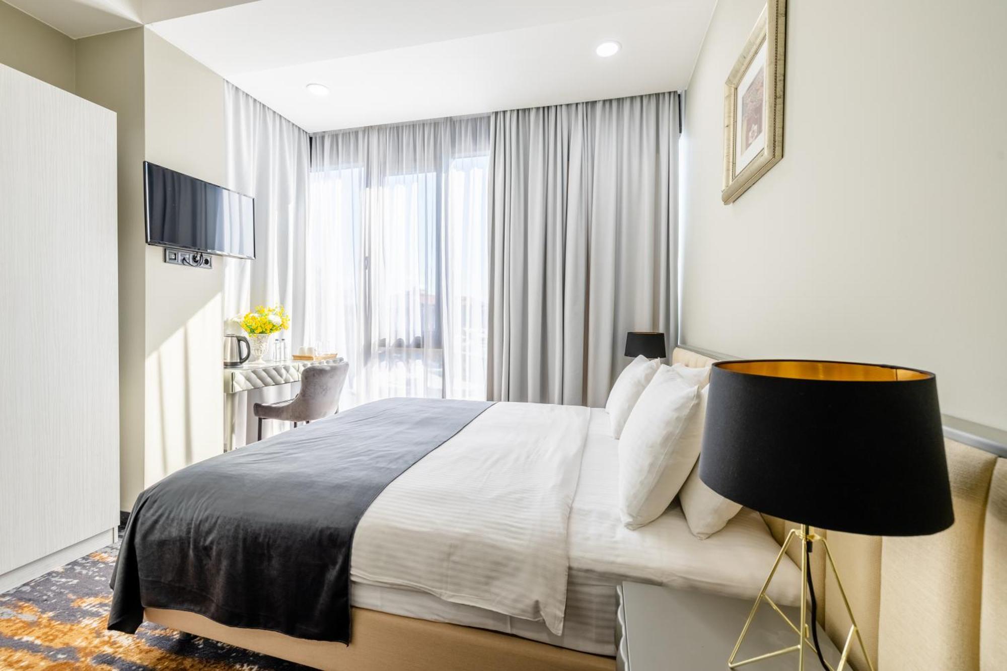 Brosse Garden Hotel Тбилиси Екстериор снимка
