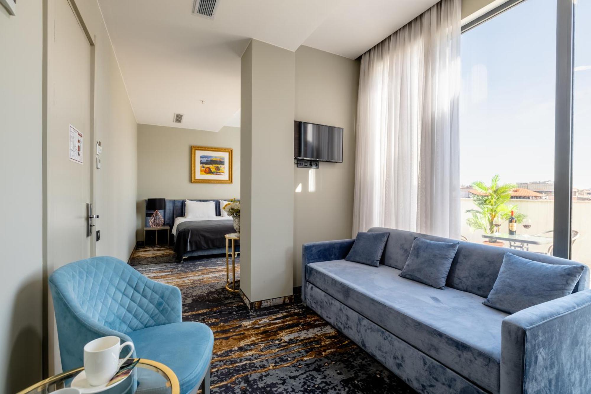 Brosse Garden Hotel Тбилиси Екстериор снимка