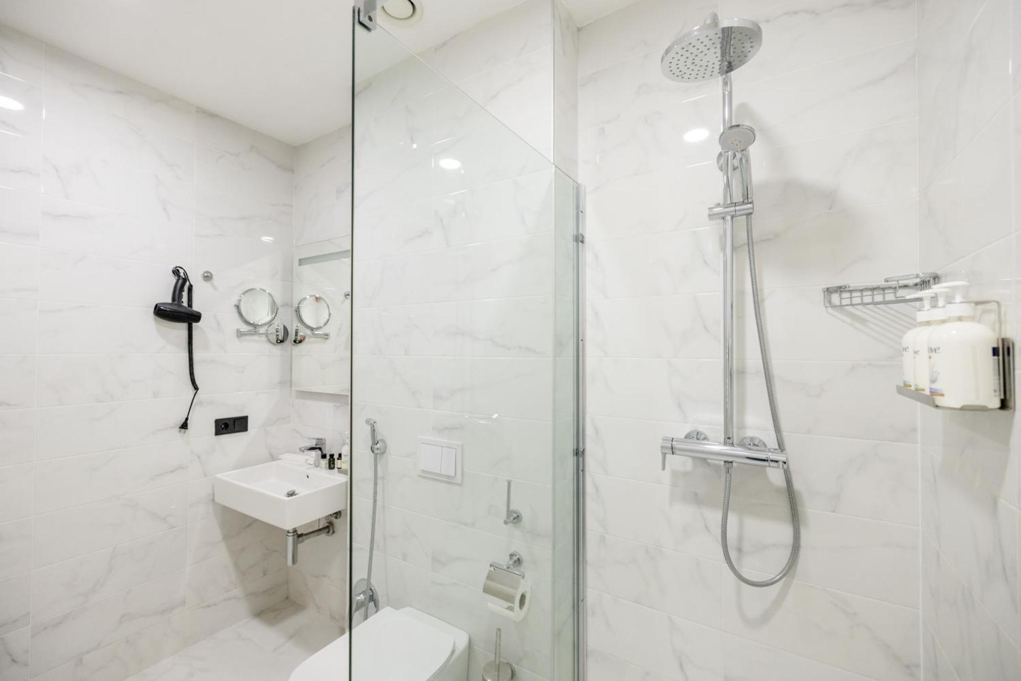 Brosse Garden Hotel Тбилиси Екстериор снимка