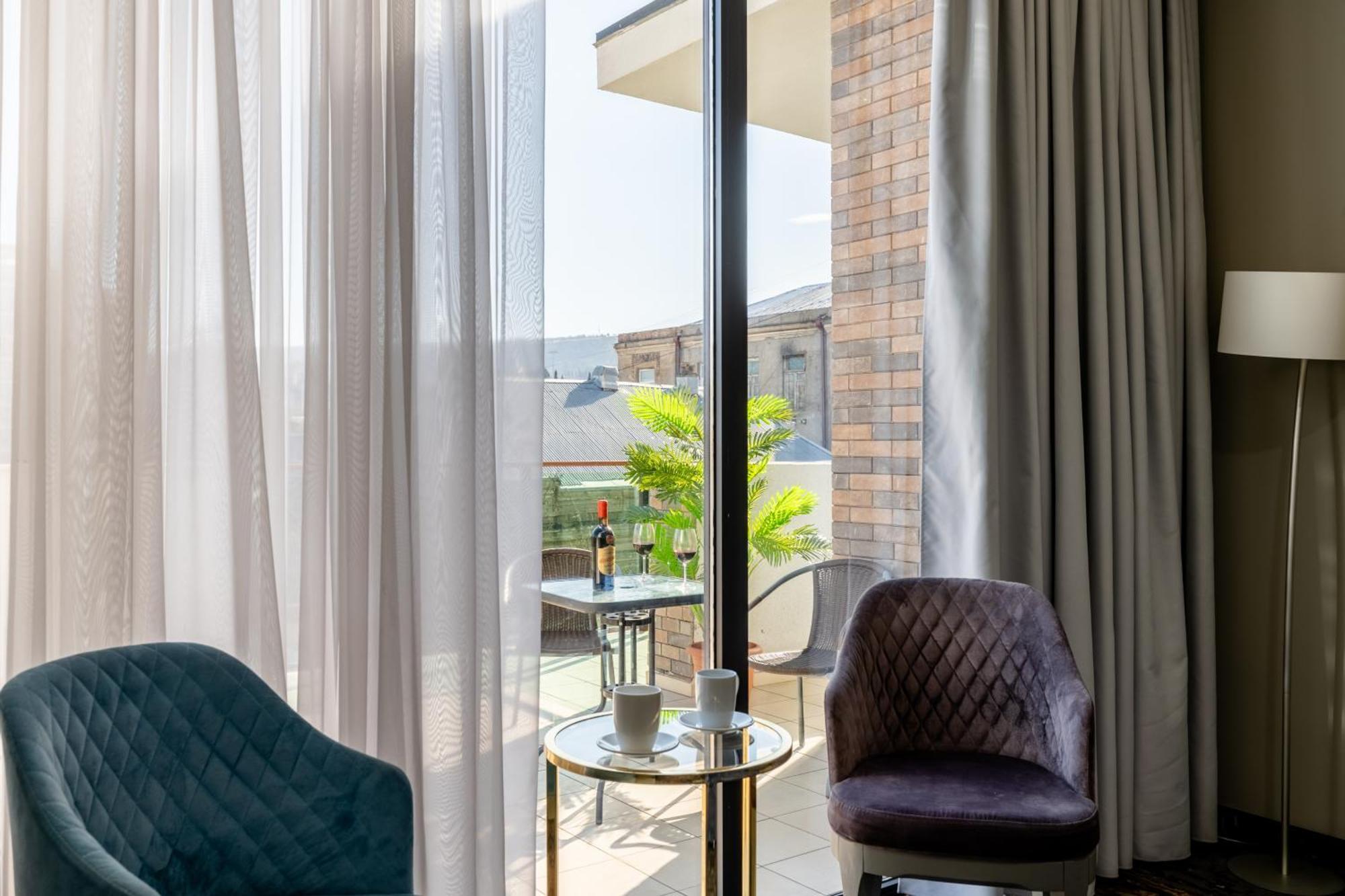 Brosse Garden Hotel Тбилиси Екстериор снимка
