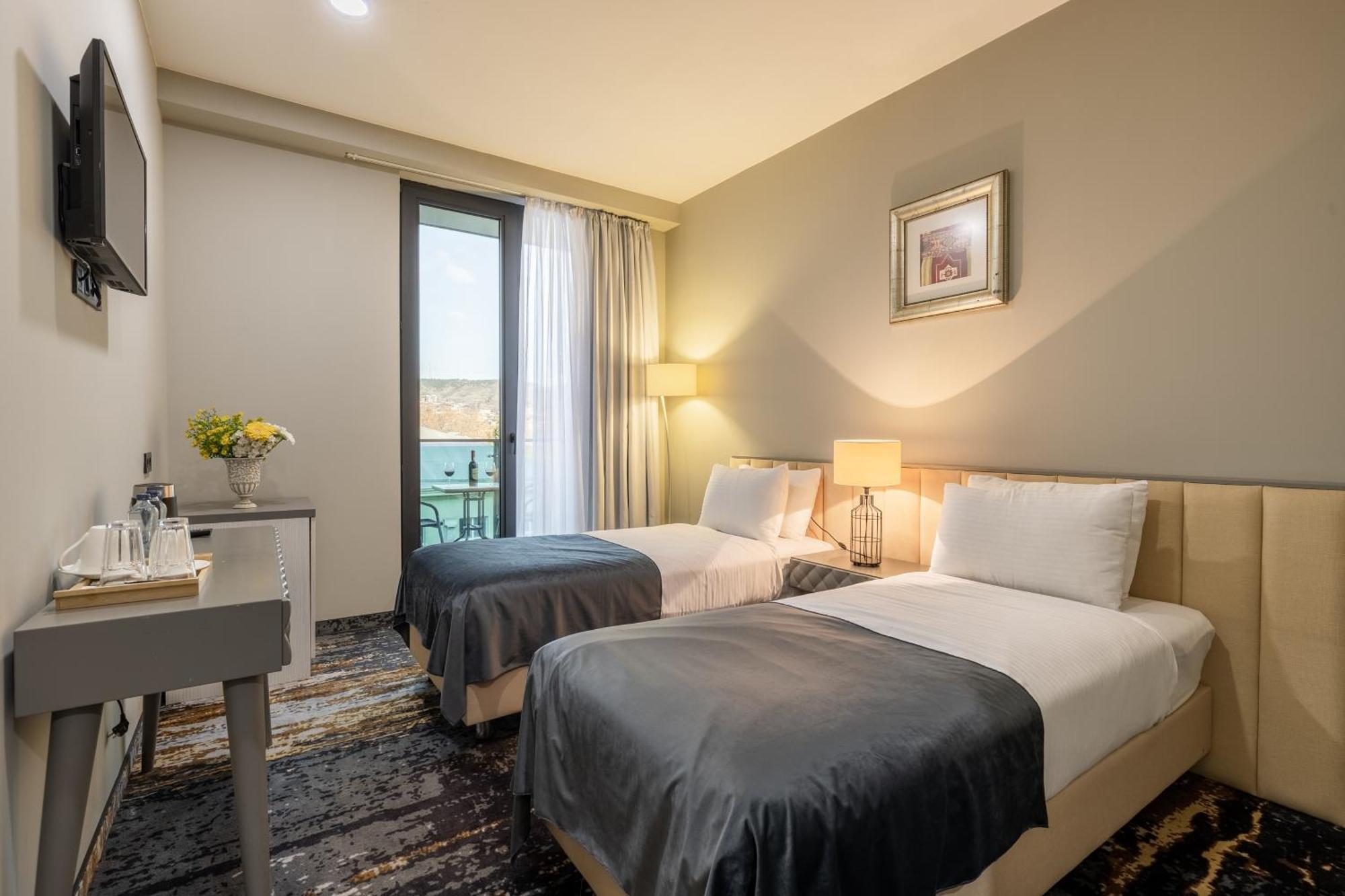 Brosse Garden Hotel Тбилиси Екстериор снимка