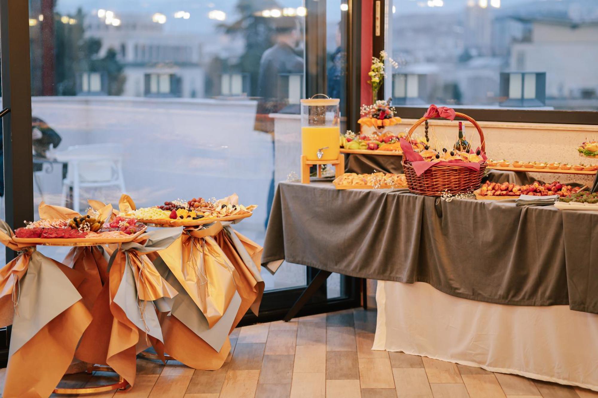 Brosse Garden Hotel Тбилиси Екстериор снимка