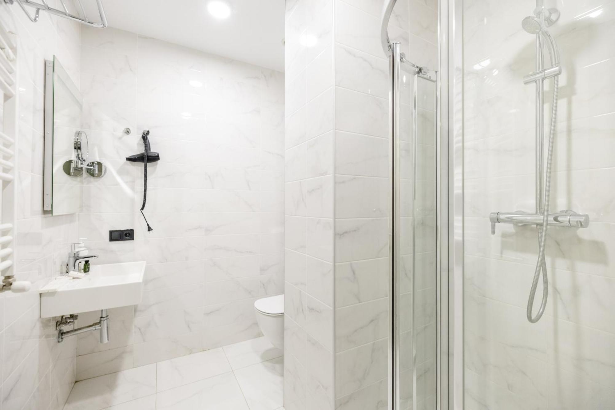 Brosse Garden Hotel Тбилиси Стая снимка