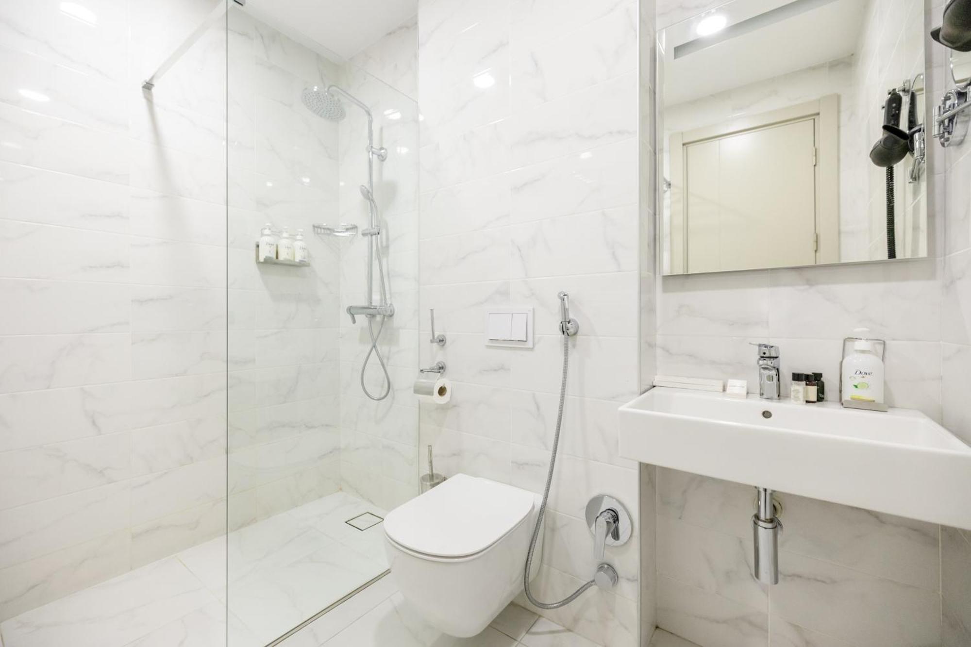 Brosse Garden Hotel Тбилиси Стая снимка