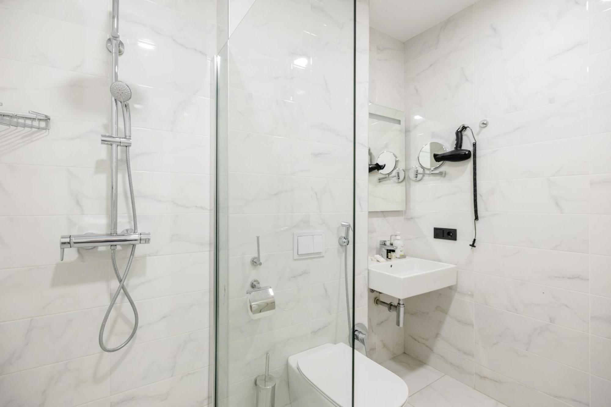 Brosse Garden Hotel Тбилиси Стая снимка