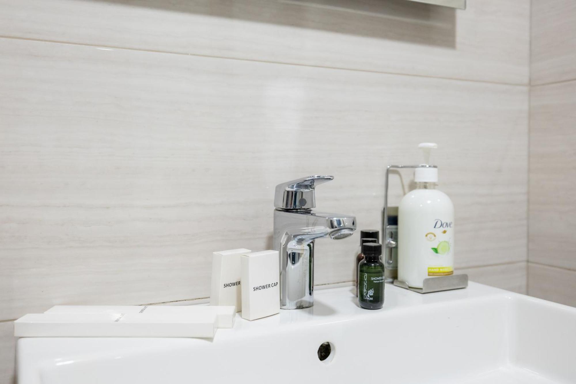Brosse Garden Hotel Тбилиси Стая снимка