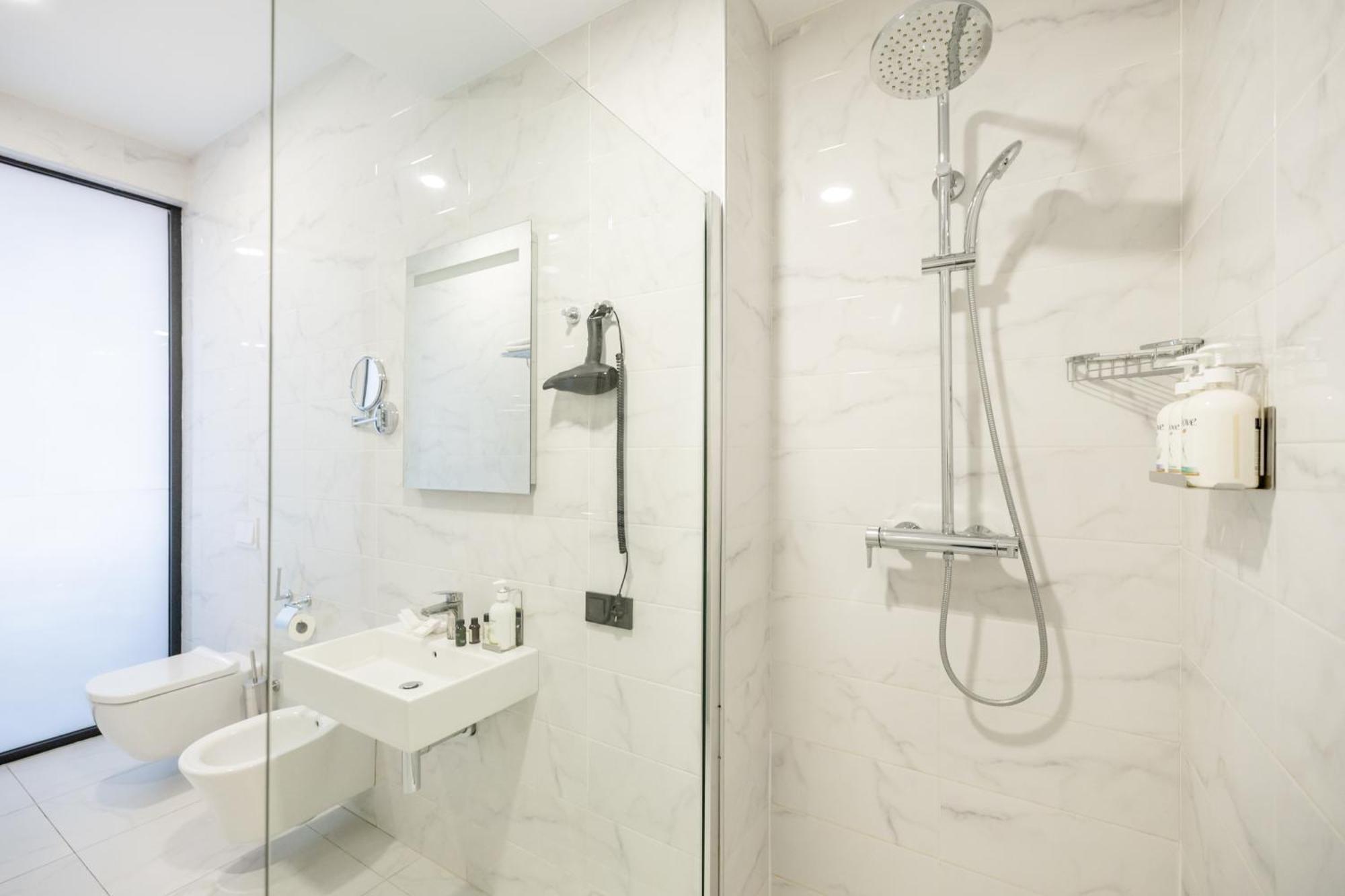 Brosse Garden Hotel Тбилиси Стая снимка